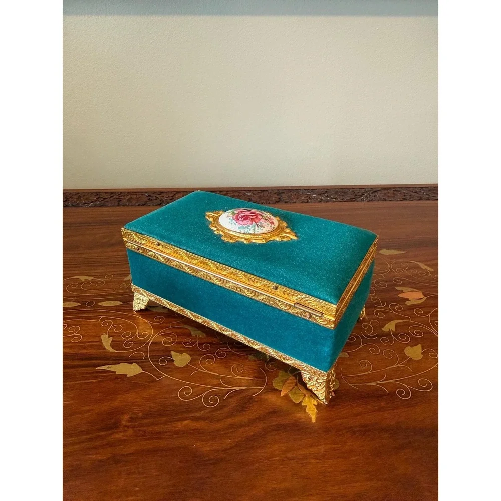 Vintage Japan Velvet Jewelry Box - Music Box with Gold‎ Ormolu & Rose Lid